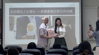 114.10.16從校園走上主播台圖片