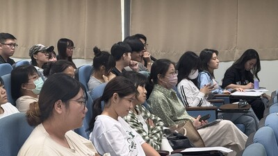 114.10.16從校園走上主播台圖片